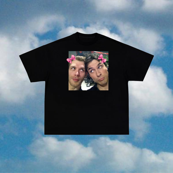 Camiseta - Klaus y Damon - Vampire Diaries